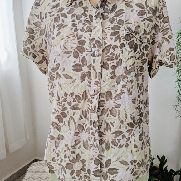 Floral button down top - Picture 3 of 4